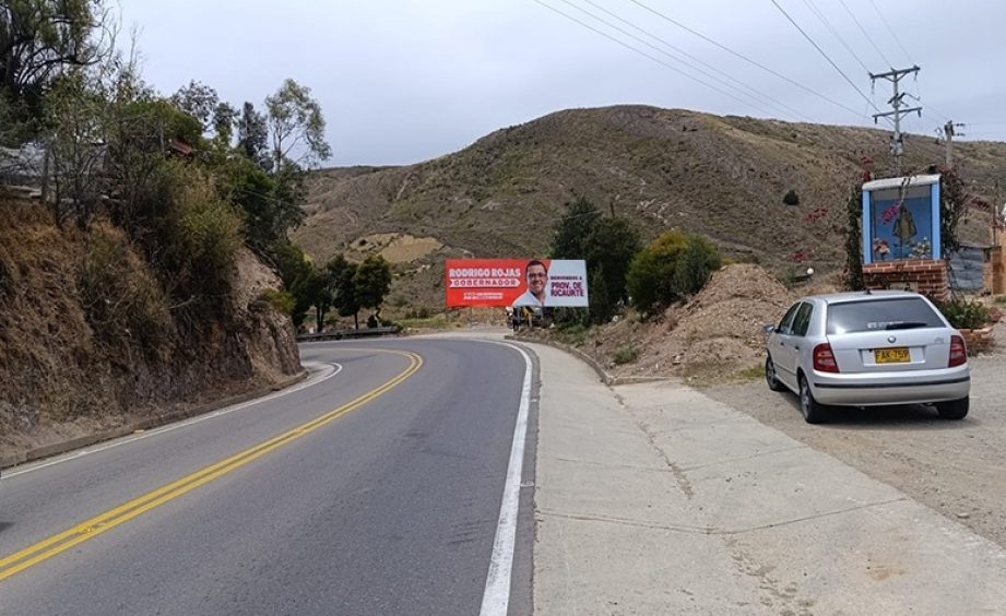 valla plana a 200 metros de peaje via a villa de leiva